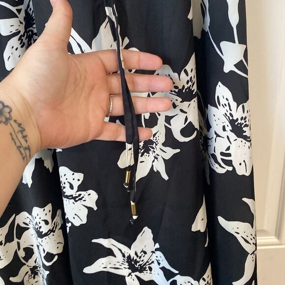 Banana Republic Black and White Floral Midi Dress Size 8P - Picture 4 of 12